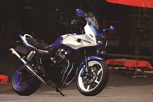 HONDA CB400SF　浪漫的藍白交錯