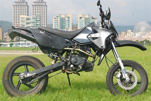 KYMCO-KTR 150　追夢黑夜戰駒