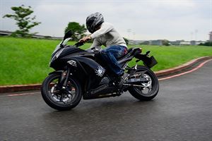 KAWASAKI NINJA 300   黃牌仿賽終極刺客