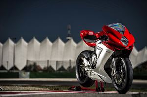 MV AGUSTA   F3 800    三汽缸800㏄排氣量的低吼