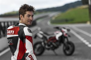  以自由的姿態奔馳    Ducat Hypermotard