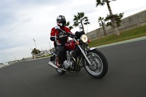 2013 Honda CB1100   充滿濃濃復古風的一款高科技產品