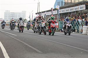 奕綸盃四小時耐久賽暨爭先賽開跑