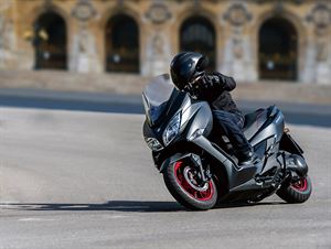 SUZUKI BURGMAN400登台亮相