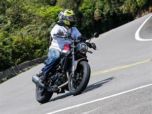 Benelli Leoncino 250