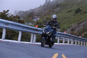 KYMCO KRV帶你登上公路之巔