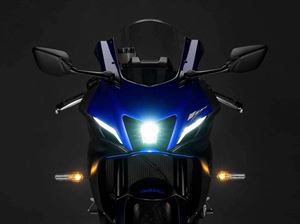 R7家族外觀下放 Yamaha推出全新R15 V4 